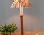vintage Ikea tafellamp in grenenhout met plooikap '80