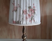 Mid-Century tafellamp brons met geplooide bloemenkap