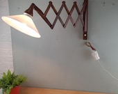 Mid-century Schaarlamp  Teakhout met opaline glazen kap vintage