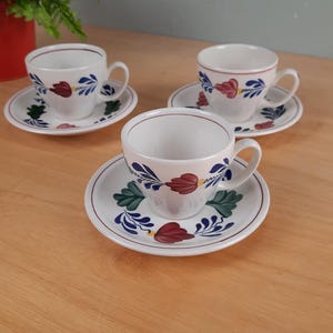 Juego de 3 tazas y platillos Boerenbont de Boch en uso