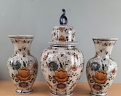 vintage Polychrome Kaststel, Urnenset, vazen Delfts Handwerk