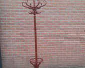 Vintage Staande Kapstok in Thonet Style Bordeau- rood  '70 retro