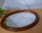 Vintage Ovale spiegel met notenhouten lijst