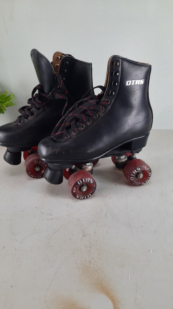 Paire De Patins à Roulettes Anciens – Vintage Roller Skates (occasion)