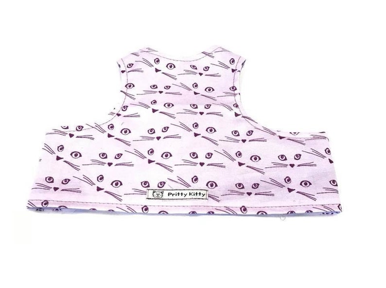 Calming vest for cats suffering with stress aggression or unwanted behaviour Extra soft shirt for all day