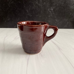 Mar crest daisy and dot embossed brown mug / vintage brown coffee mug / retro mug