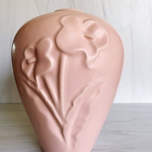 Vintage Matte Pink Haeger Floral Pink Vase | Art Deco Vase | 80s pink vase