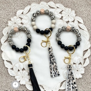 Cheetah Silicone Beads Bracelet keychain, Silicone wristlet key ring, bridesmaid gift, Cheetah print beads, Cheetah print bracelet