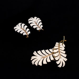 Vintage MONET Clip Earrings and Broch Gold plated white enamel Feathers