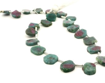 Filo di fettine di zoisite rubino di forma mista a forma libera – 12 mm x 18 mm – 19 perline per filo