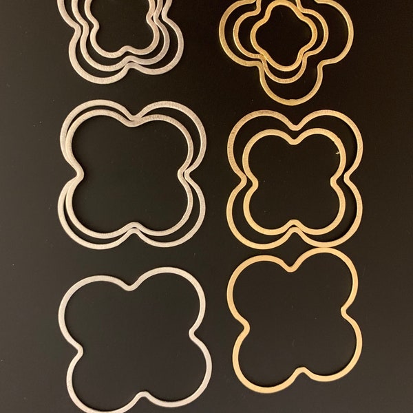 A bag of Gold Finish,And Silver Plated  E-coated,   , Brushed Finish, Clover Rings/Connectors, Available in 5 sizes.