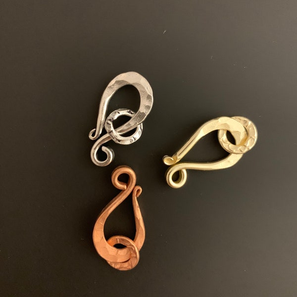 Half S-Hook Hammered 10-15 Pcs., Available in Multiple Colors: Gold, Silver Plated, and Copper, E-Coated, 22X12mm, 26X14mm.