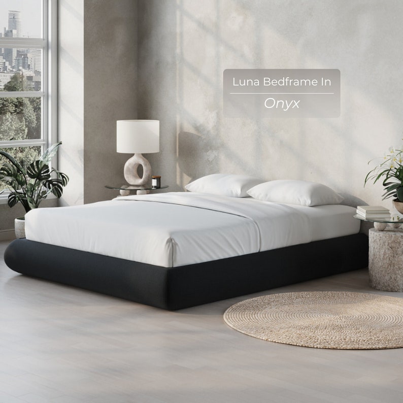 Design LUNA by SoftFrame®: struttura letto imbottita, moderna super imbottita con un'esclusiva forma a mezzaluna immagine 4