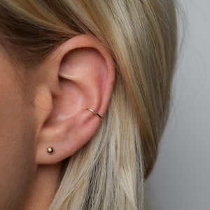 Feine Ohr Manschette - Gold Ohr Manschette - Ohr wickeln - Gehämmerte Ohr Manschette - Conch Manschette - Verstellbare Ohr Manschette - Fake Conch Ring