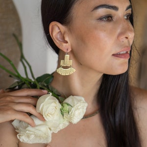 Indiska hennainspirerade hängande örhängen, NAIA-ÖRHÄNGEN, Damsmycken i inhemsk mässing, Boho-hängande örhängen, Stora afrikanska örhängen