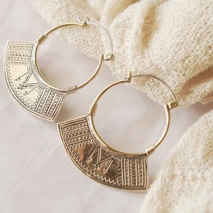 Petites créoles tribaux, THE SEMIYA HOOP, créoles en laiton berbère, boucles d'oreilles ethniques