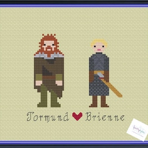 Pode incluir: Padrão de ponto cruz com duas figuras pixeladas, um homem com cabelo ruivo e uma mulher com cabelo loiro, com o texto "Tormund ♥ Brienne" abaixo.