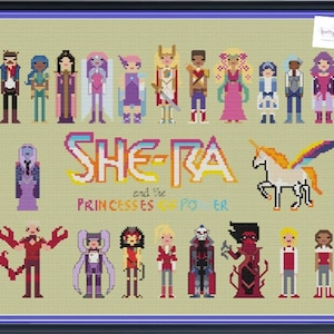 Pode incluir: Padrão de ponto cruz com personagens da série animada She-Ra e as Princesas do Poder. O padrão inclui She-Ra, Adora, Catra, Glimmer, Bow, Entrapta, Perfuma, Frosta, Mermista, Spinnerella,  Netossa,  Scorpia,  Sea Hawk,  Swift Wind,  Hordak,  Shadow Weaver,  e  Light Hope.