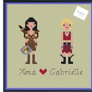 Pode incluir: Padrão de ponto cruz com Xena e Gabrielle do programa de televisão Xena: A Princesa Guerreira. O padrão inclui os nomes dos personagens e um coração.