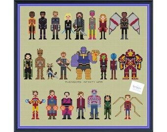 Peut inclure: Broderie au point de croix représentant des personnages des Avengers pixélisés du film Infinity War. L'œuvre encadrée présente divers héros dans un motif en grille, avec un fond vert clair et un cadre bleu foncé.