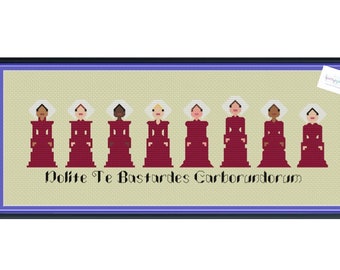 Peut inclure: Motif de point de croix représentant huit femmes en robes rouges et bonnets blancs, avec le texte "Nolite Te Bastardes Carborundorum".