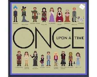 Peut inclure: Une broderie au point de croix encadrée représentant les personnages de la série télévisée "Once Upon a Time". L'œuvre présente des images pixélisées de personnages tels qu'Hadès, Zelena et Blanche-Neige, ainsi que le titre de la série. La palette de couleurs comprend des bleus, des verts, des rouges et des bruns.