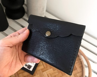 Scalloped Card Holder Flat - Black leather card holder, handmade accessory, handmade wallet, leather wallet, leather card holder, coin purse