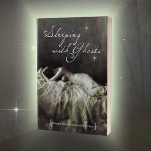 Durmiendo con fantasmas: poemas y reflexiones