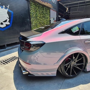 BMW in a crazy colorshift called Ceres Megashift. Such nice a nice purple to magenta mica pigment. Used in car paint liquid car wrap
