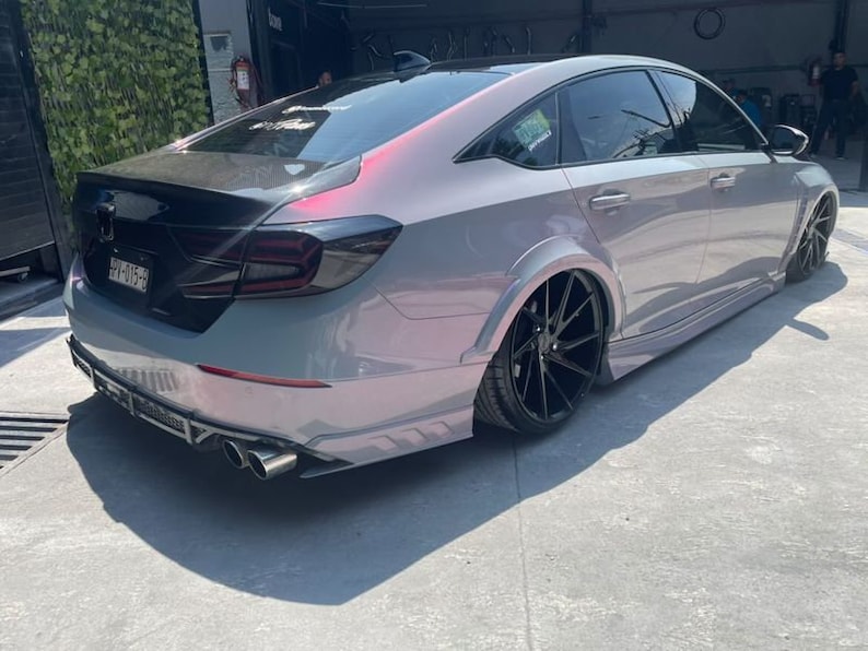 BMW in a crazy colorshift called Ceres Megashift. Such nice a nice purple to magenta mica pigment. Used in car paint liquid car wrap