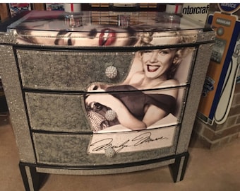 Marilyn Monroe - marilyn monroe decor -audrey hepburn - bedroom furniture - elvis presley - Marilyn Monroe gifts - Marilyn Monroe art