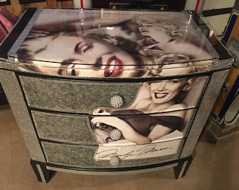 Marilyn monroe - marilyn monroe decor - elvis presley - Marilyn Monroe art - bedroom furniture - bedroom decor -  - audrey hepburn - elvis