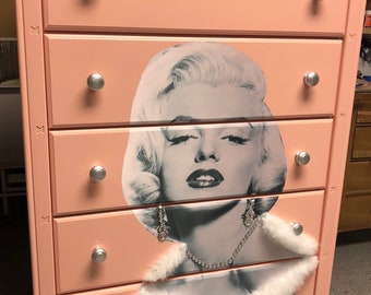 Marilyn Monroe - Marilyn Monroe decor - Marilyn Monroe art - bedroom furniture - dressers - Elvis Presley - bedroom decor Marilyn Monroe gif