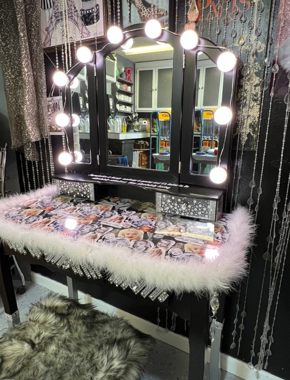 Marilyn Monroe - Marilyn Monroe Decor - Vanitys - Makeup Vanitys - Audrey Hepburn - Vanity Tables - Lighted Vanitys - Elvis Presley - Marily