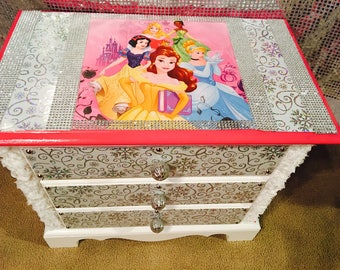 kids furniture - girls furniture - childrens furniture - kids room decor girl - kids tables - girls tables - girls nightstands - girls bath