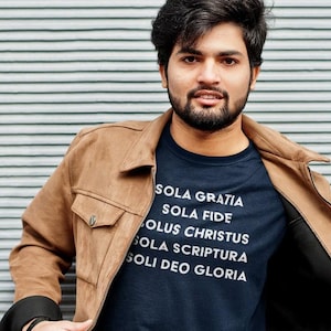 5 Solas Shirt | Soli Deo Gloria | Verbesserte Theologie Shirt | Calvinist Shirt | Gerettet durch Grace Alone | Fünf Solas Shirt | In Christus allein