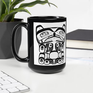 Mug noir lustré Pacific Northwest Bear Totem
