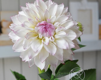 Dahlia made of floral prismatic clay (home decor)