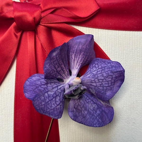 Brosche Orchidee Vanda aus floristischem Ton