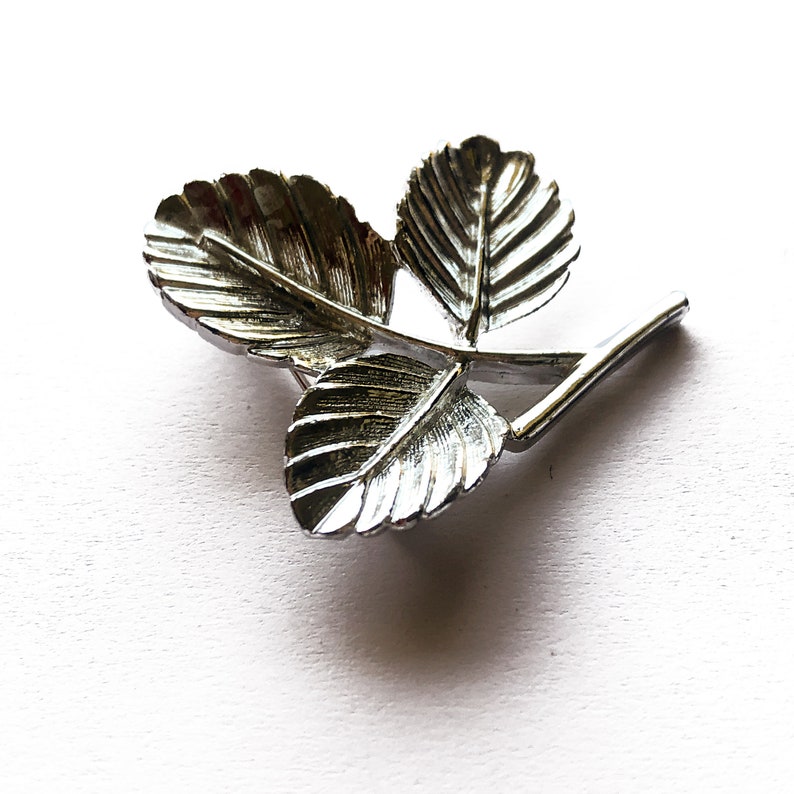 60/'s Sarah Coventry Silver Tone Leaf Earring Brooch Set