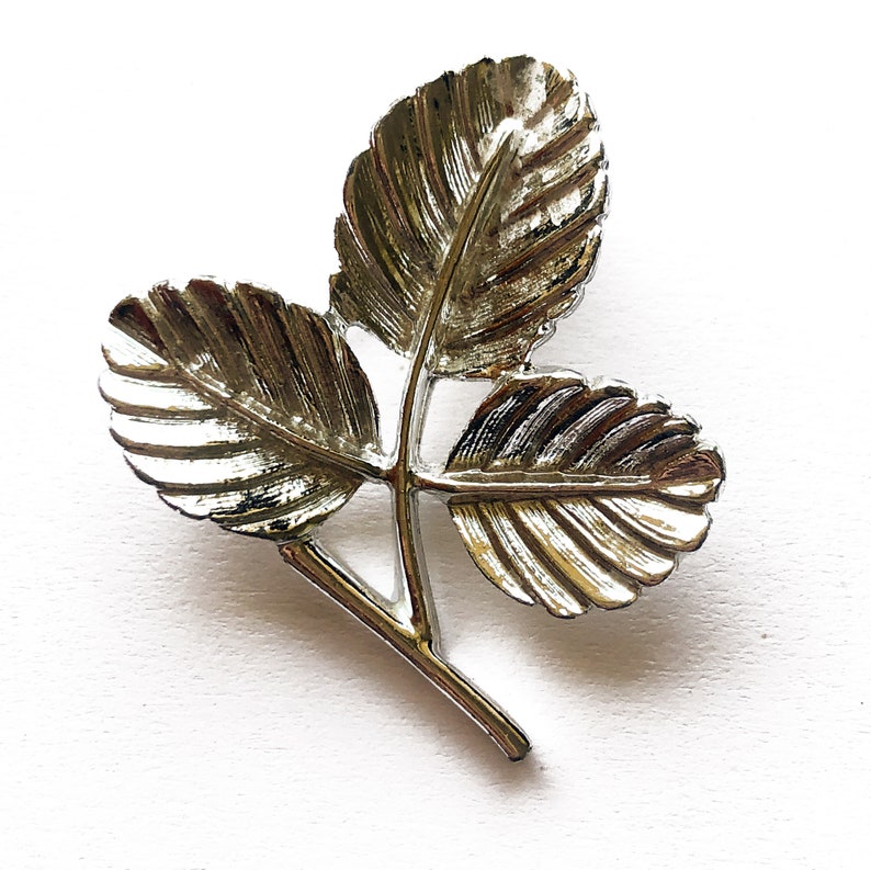 60/'s Sarah Coventry Silver Tone Leaf Earring Brooch Set