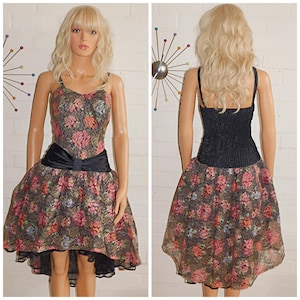 Vintage 80er Jahre Bunte FLORAL LACE BOW Front Abschlussball Party Kleid 12 M 1980er Jahre Cocktail Kitsch Dipped Saum Abnehmbare Riemen