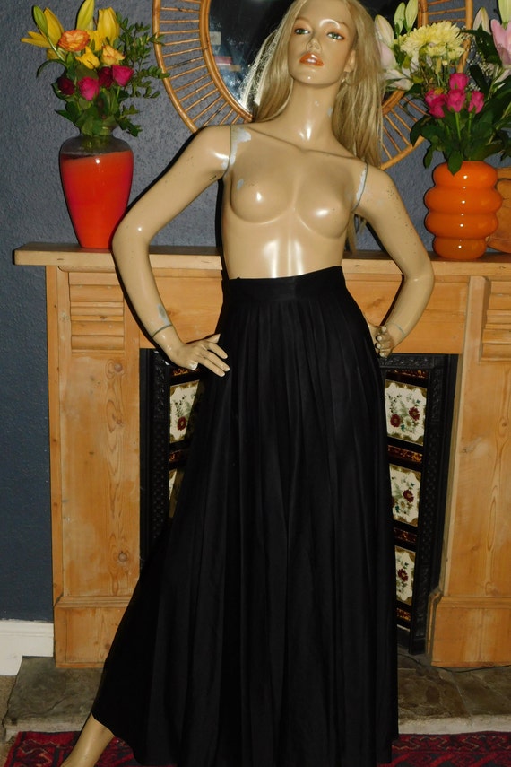 Vintage 70s Black ACCORDION PLEATED Maxi Skirt 12… - image 3