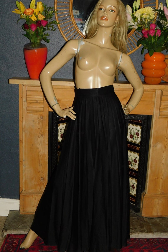 Vintage 70s Black ACCORDION PLEATED Maxi Skirt 12… - image 2