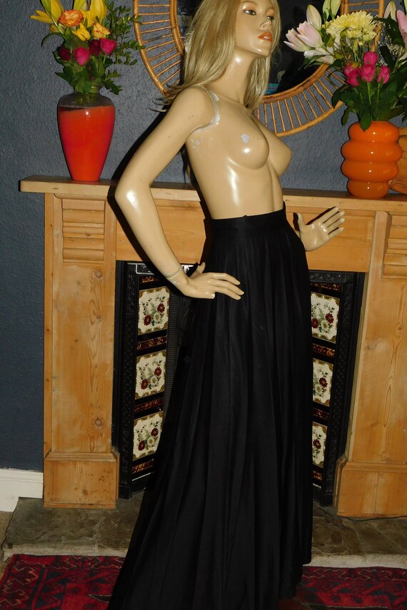 Vintage 70s Black ACCORDION PLEATED Maxi Skirt 12… - image 5