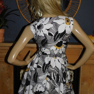 Vintage 60s FINNISH Black White Yellow PSYCHEDELIC FLOWER Power Daisy Print Mod Gogo Dress 8 S Xs 1960s Modette image 8