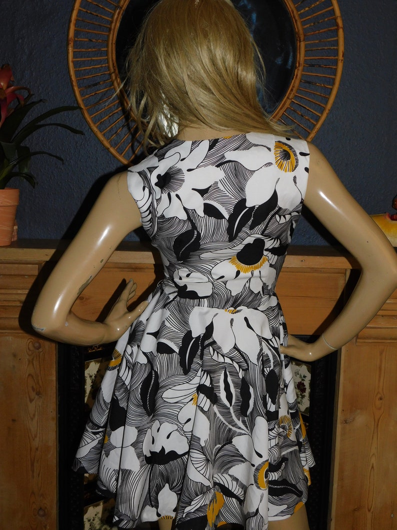 Vintage 60s FINNISH Black White Yellow PSYCHEDELIC FLOWER Power Daisy Print Mod Gogo Dress 8 S Xs 1960s Modette image 8