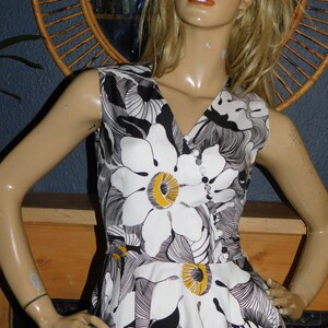 Vintage 60s FINNISH Black White Yellow PSYCHEDELIC FLOWER Power Daisy Print Mod Gogo Dress 8 S Xs 1960s Modette image 3