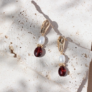 Earrings with freshwater pearls and garnets