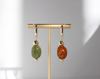 Red and green ceramic earrings, 14 carat gold plated.